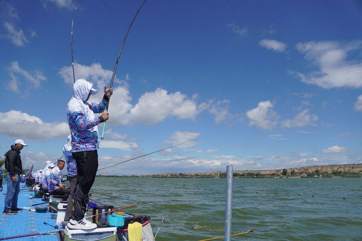2024中国-托克托“力争上游”休闲垂钓大赛隆重开幕(图2)