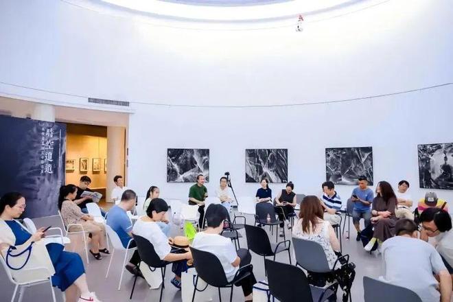 九游娱乐：文化和旅游部2024年全国美术馆馆藏精品展出季入选项目｜时空追遗——致敬黄笃初百年影像展在湖州举办(图4)