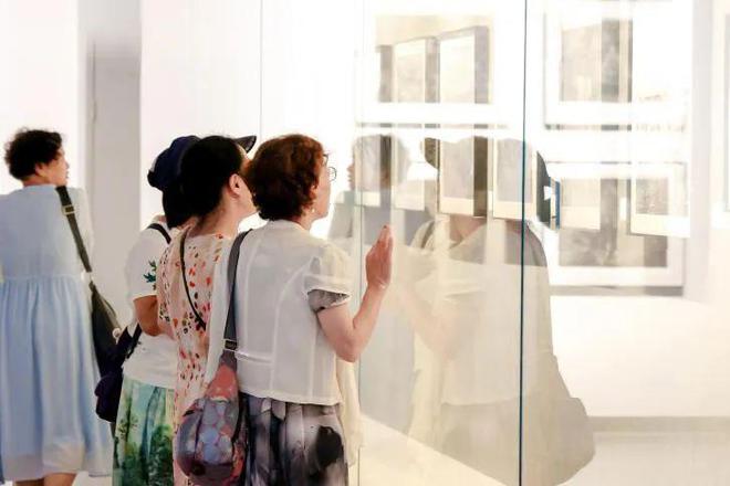 九游娱乐：文化和旅游部2024年全国美术馆馆藏精品展出季入选项目｜时空追遗——致敬黄笃初百年影像展在湖州举办(图3)