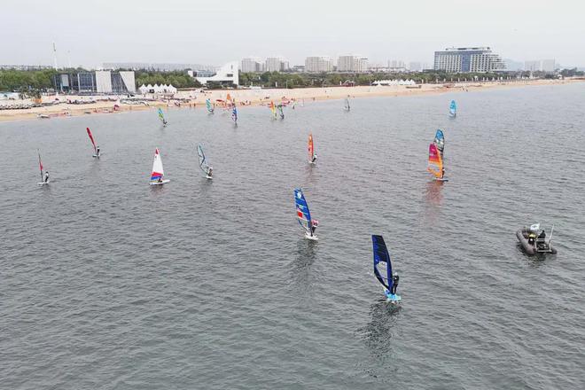 九游娱乐文化：2024年国际旅游岛帆板大奖赛秦皇岛站开赛