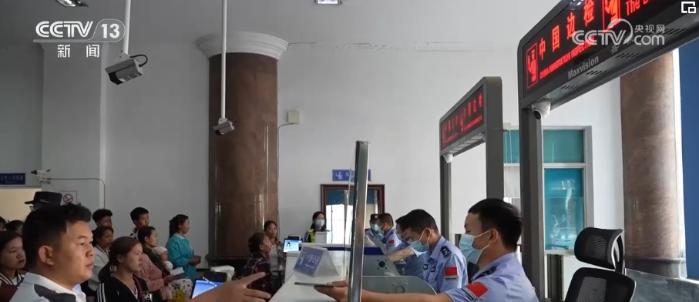 多地口岸出入境人数持续攀升“五一”假期跨境游高峰提前到来(图3)