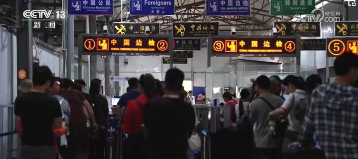 多地口岸出入境人数持续攀升“五一”假期跨境游高峰提前到来(图4)