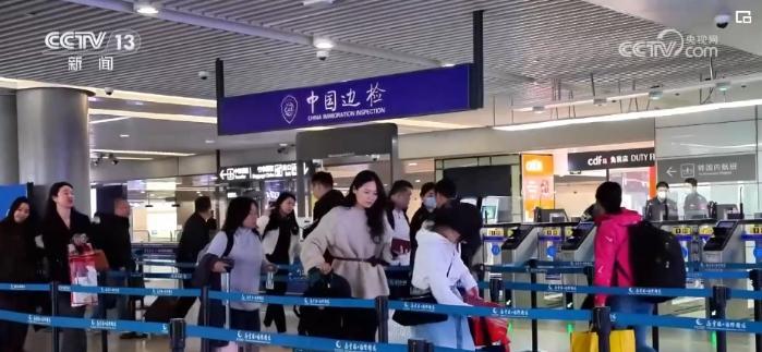 多地口岸出入境人数持续攀升“五一”假期跨境游高峰提前到来(图6)