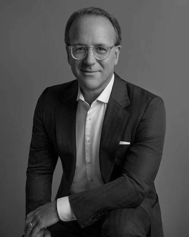 近一财季四大品类收入全线下滑新任CEO能否带领雅诗兰黛走出至暗时刻？