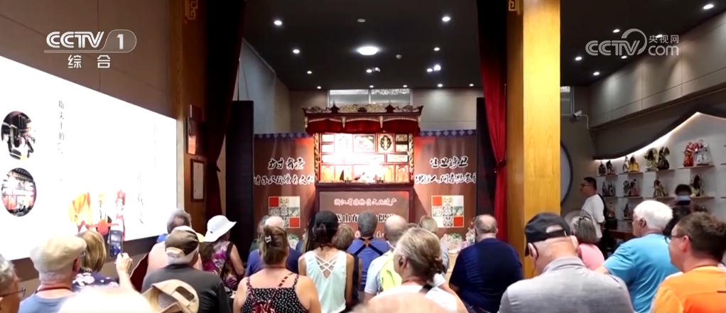 九游娱乐：坐高铁、赏非遗、穿汉服……中国文化“圈粉”海外游客入境游“节节高”(图4)