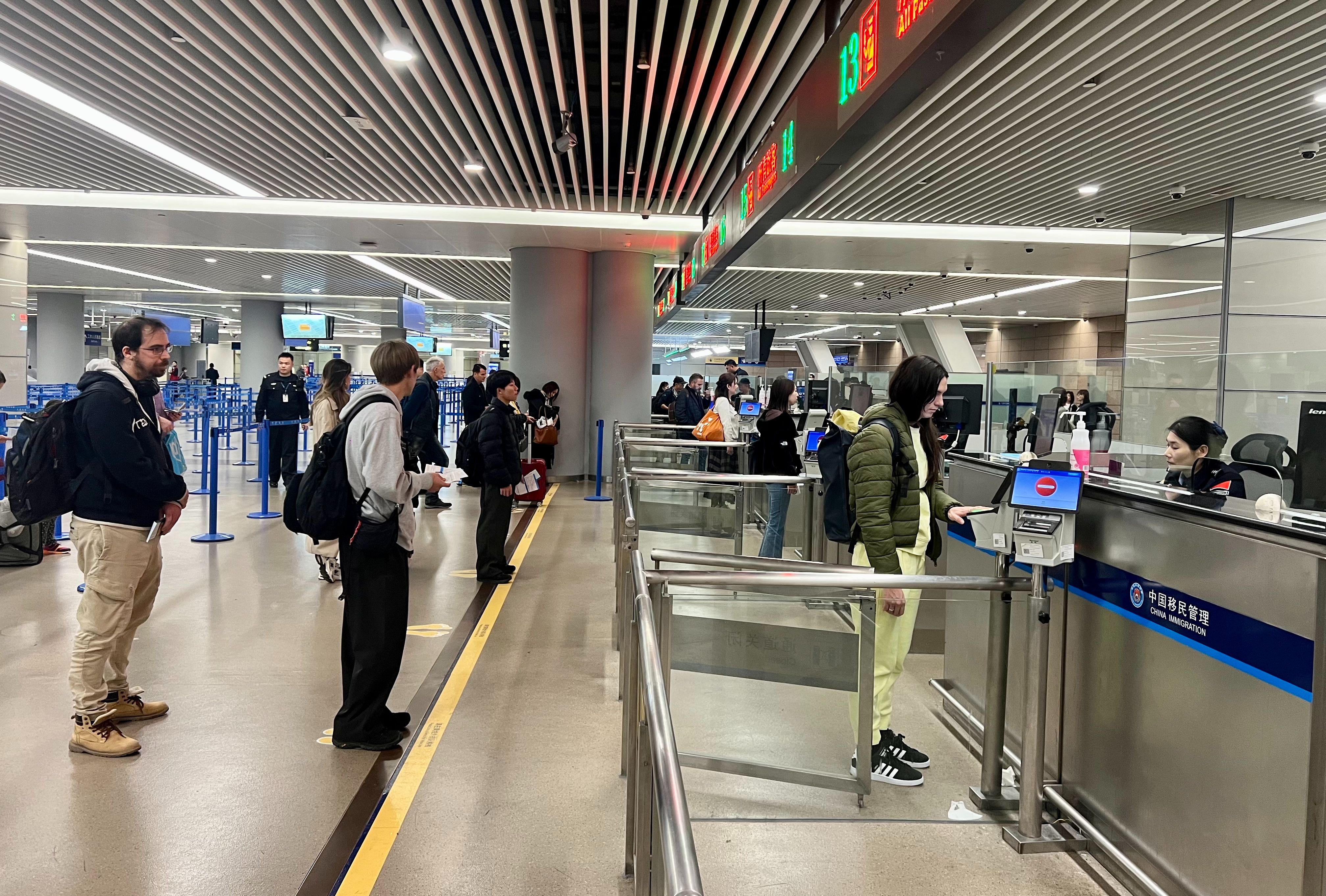 今年上海口岸免签入境外国人超137万人次是去年48倍