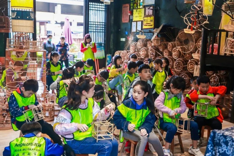 九游娱乐：深化文旅融合丰富旅游供给——黔东南州积极探索“非遗+研学”激发文化旅游体验新活力