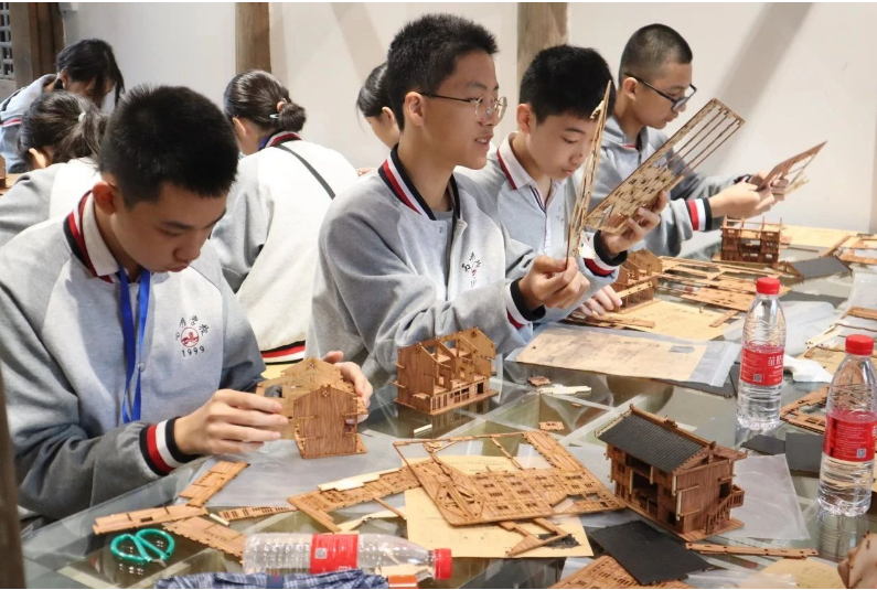 九游娱乐：深化文旅融合丰富旅游供给——黔东南州积极探索“非遗+研学”激发文化旅游体验新活力(图3)