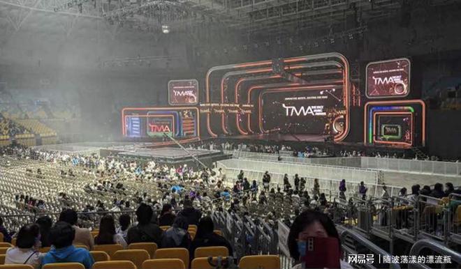 韩国K-POP偶像团体跑去日本开演唱会结果演唱会现场门可罗雀？