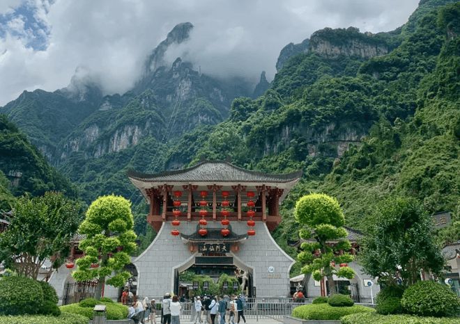 春节要到了这份张家界四天三晚旅游超全攻略包含衣食住行！