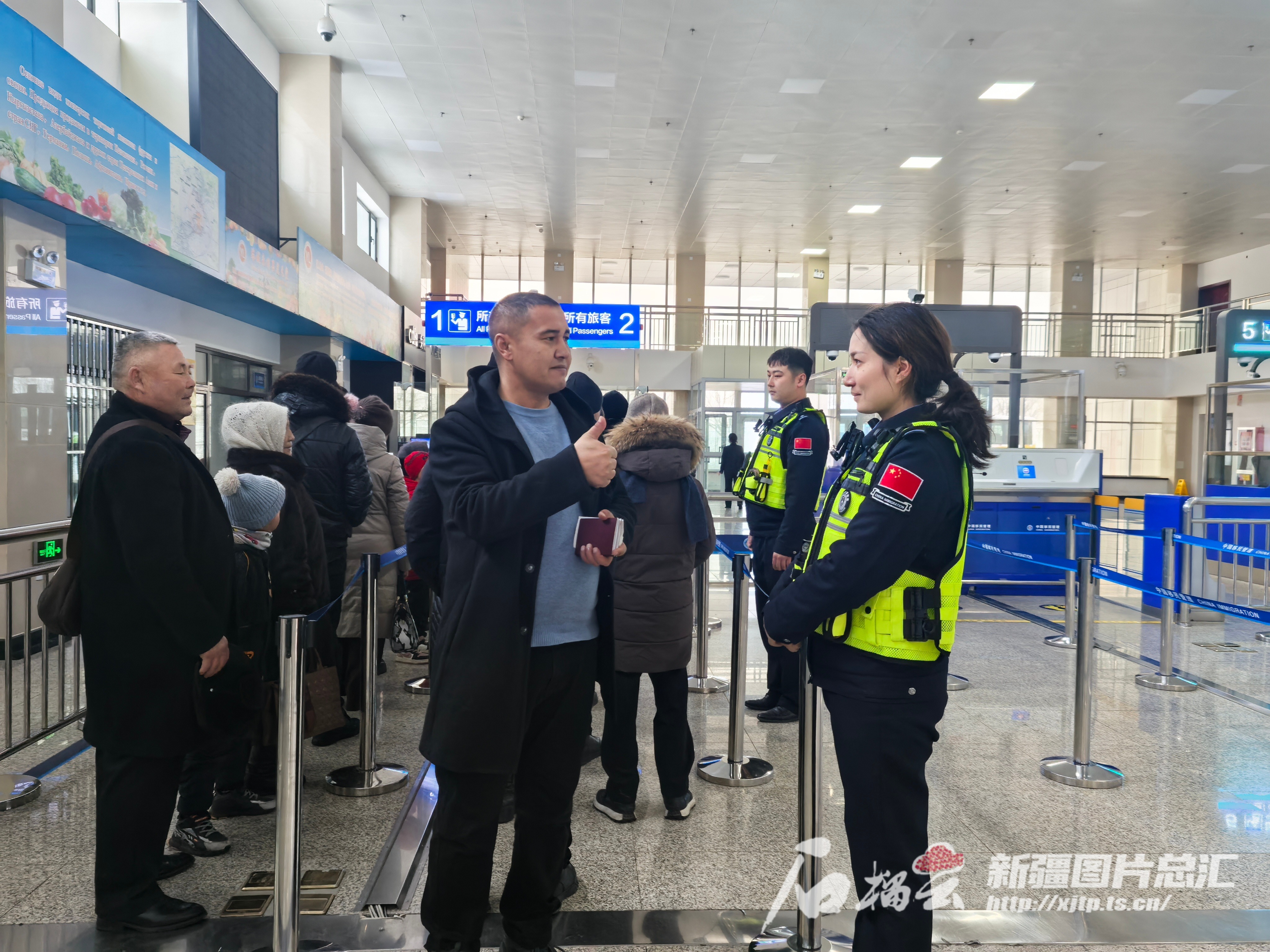 巴克图口岸跨境流动日益频密