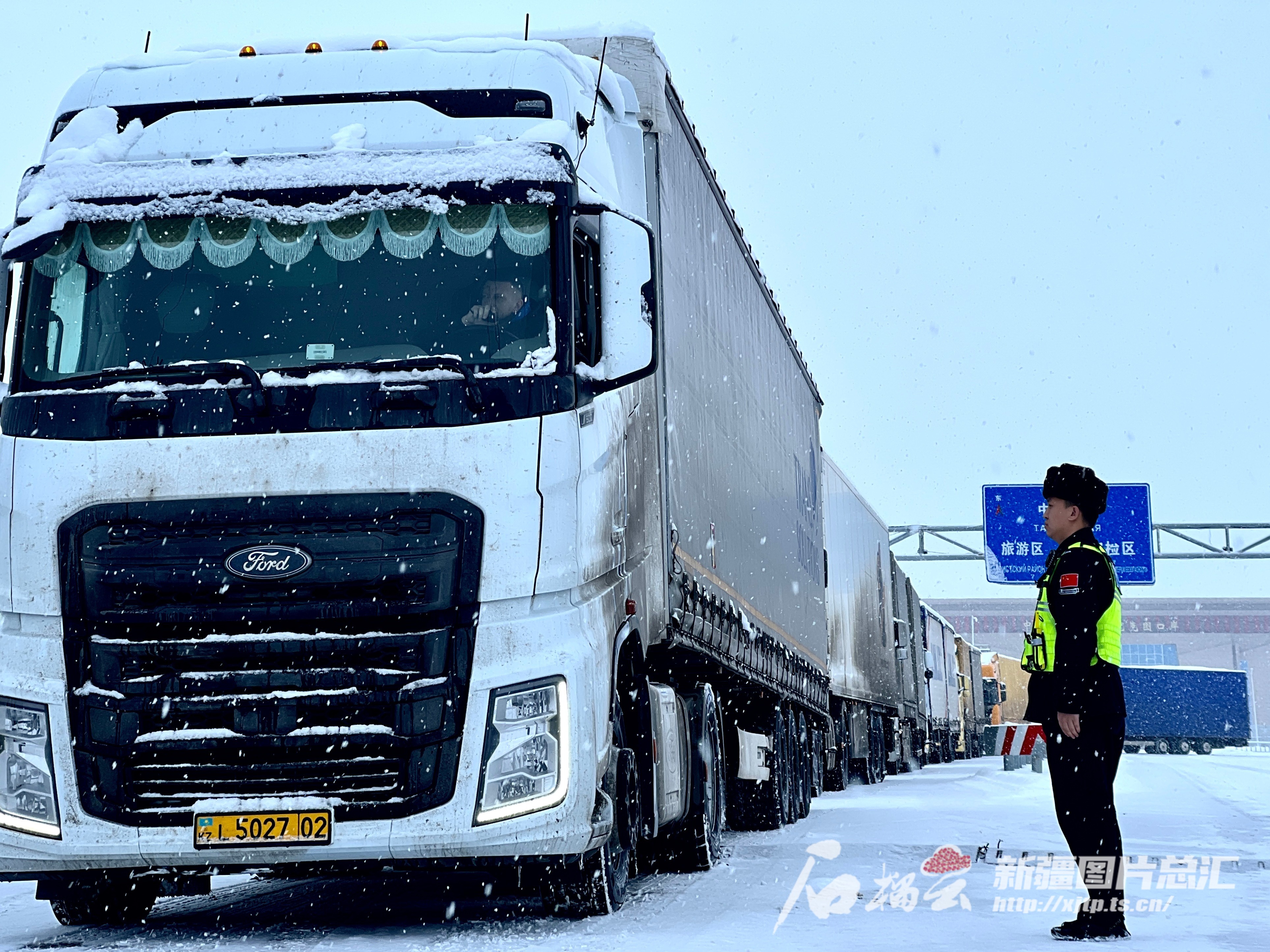 巴克图口岸跨境流动日益频密(图2)