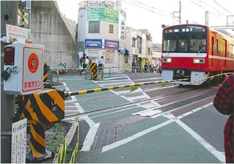 悲报：2名中国女游客不幸被日本电车撞死中国护照散落现场……(图2)