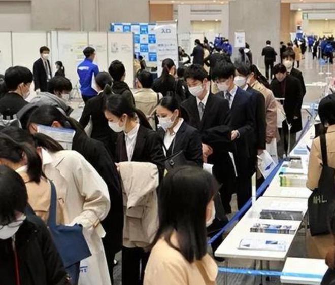 九游娱乐文化：当年为去日本有多拼命如今想回国哭得就有多惨！日籍华人陷困境(图2)