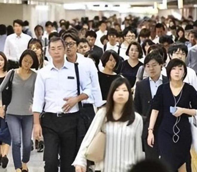 九游娱乐文化：当年为去日本有多拼命如今想回国哭得就有多惨！日籍华人陷困境(图4)
