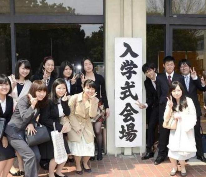 九游娱乐文化：当年为去日本有多拼命如今想回国哭得就有多惨！日籍华人陷困境(图3)