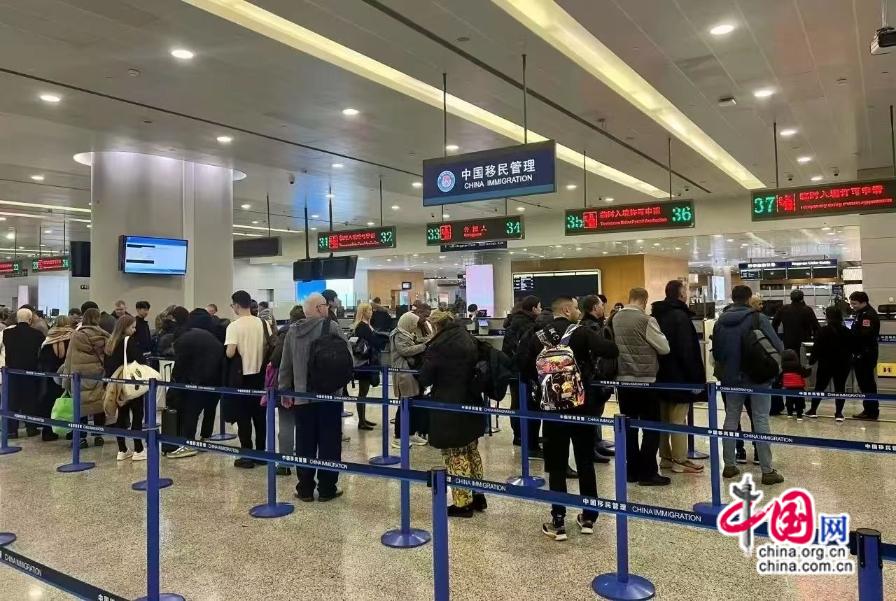九游娱乐文化：61亿人次出入境！2024年免签政策成绩单