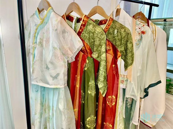 银发族追鸟拍花Z世代狂炫俄式下午茶｜“解码”冰城清明旅游新趋势(图4)