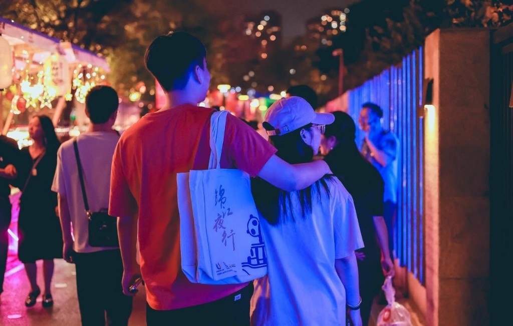 九游娱乐：清明小长假成都居国内热门目的地前三(图3)