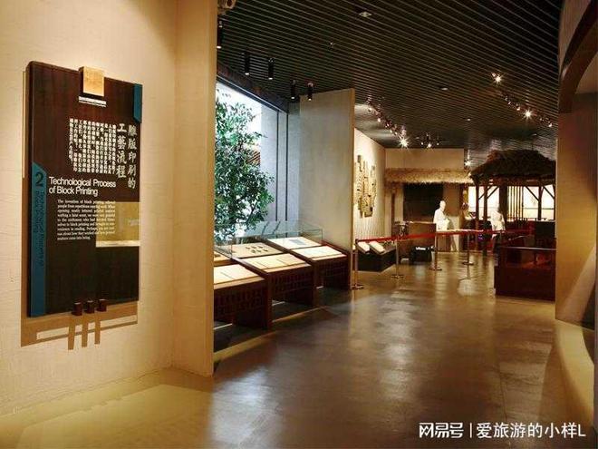 九游娱乐文化:2025武汉旅行社口碑推荐!启源假期10年定制团建团队首选