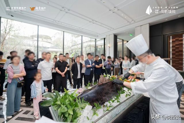 九游娱乐：科技路爆款四代洋房示范区一开放西安改善客集体涌入！(图3)
