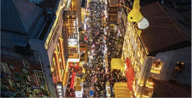 内地同胞趁五一长假到各地旅游说明中国抵抗美国高压有方(图2)