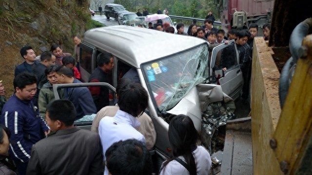 5名中国公民在美国交通事故中遇难旅游团遭遇车祸
