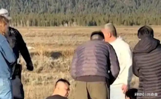 华人旅游团在美国遭到飞来横祸中使馆通报13人伤亡网友：活该(图5)