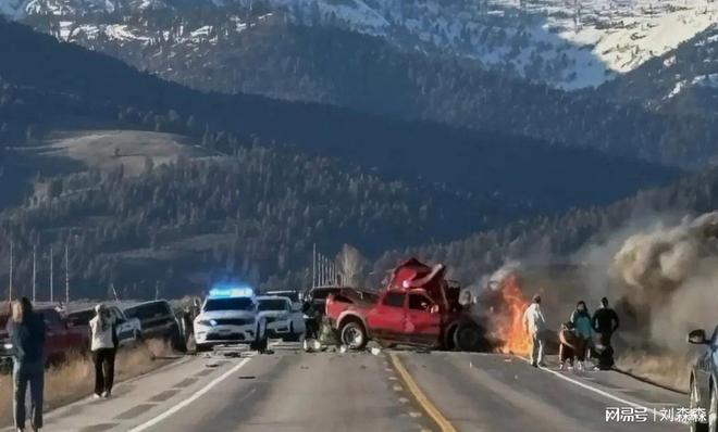 华人旅游团在美国遭到飞来横祸中使馆通报13人伤亡网友：活该(图2)