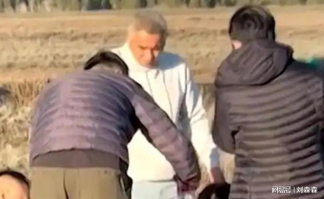 华人旅游团在美国遭到飞来横祸中使馆通报13人伤亡网友：活该(图4)