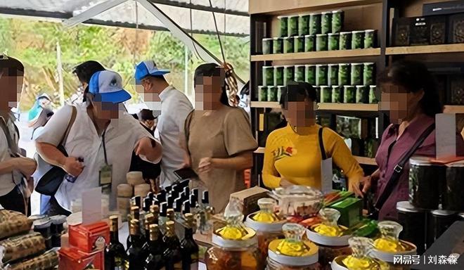 华人旅游团在美国遭到飞来横祸中使馆通报13人伤亡网友：活该(图11)