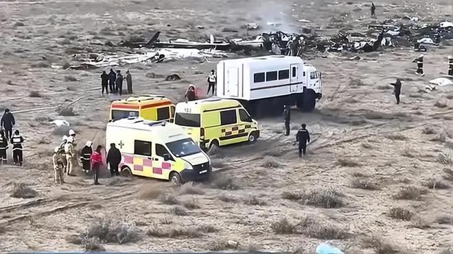 九游娱乐文化：惨不忍睹！华人旅行团美遇车祸7死8伤死者多为亲属现场曝光(图9)
