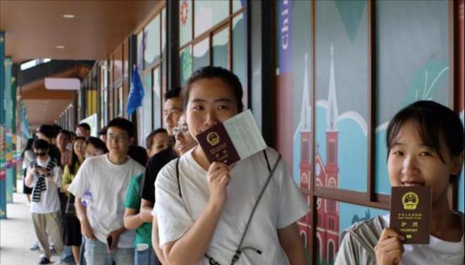 九游娱乐文化：惨不忍睹！华人旅行团美遇车祸7死8伤死者多为亲属现场曝光(图19)