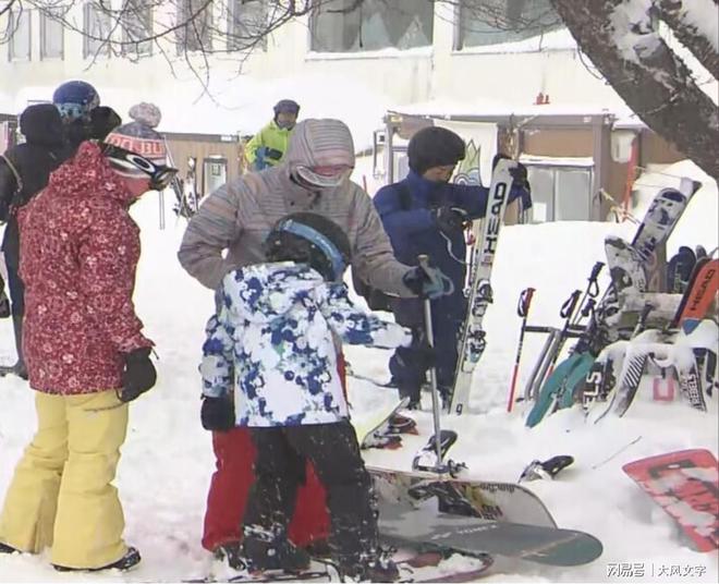 俄罗斯人居然这样?排长队申请赴日旅游签证日本赚得盆满钵满(图2)