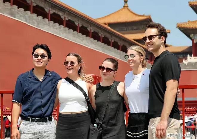 中国游释放更大吸引力外国游客纷纷奔赴“冷”资源“热”起来(图1)
