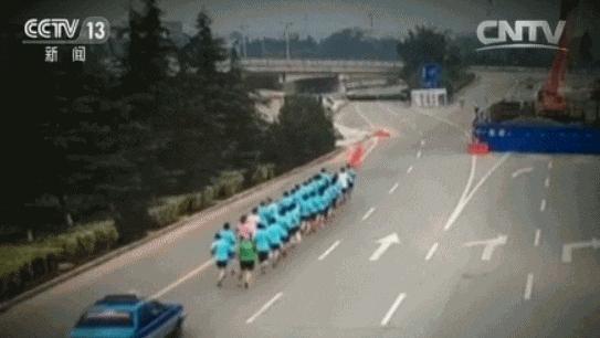 九游娱乐：暴走团是什么组织半自助式旅行互助团体(图4)