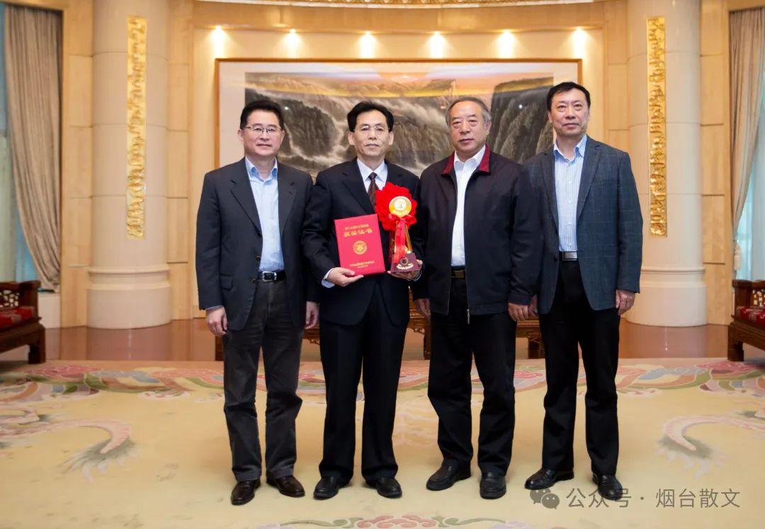 邓兆安老报人鼓励我创精品(图2)