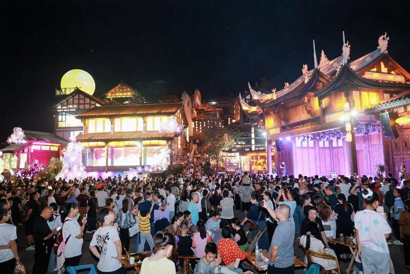 “千灯”引路千年古镇激活假日消费新场景文化中国行