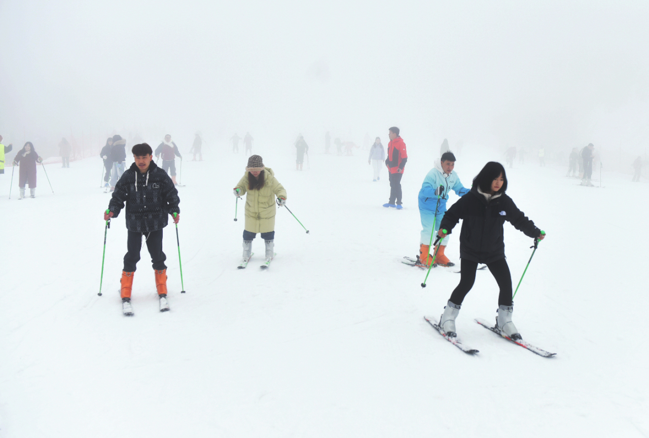 九游娱乐：贵州六盘水：冰雪经济热力十足(图5)