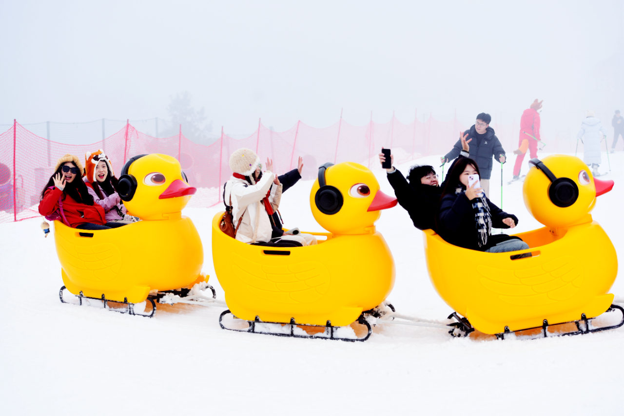 九游娱乐：贵州六盘水：冰雪经济热力十足(图3)