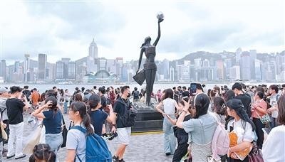 九游娱乐：多彩香江让八方游客“为一座城停留”