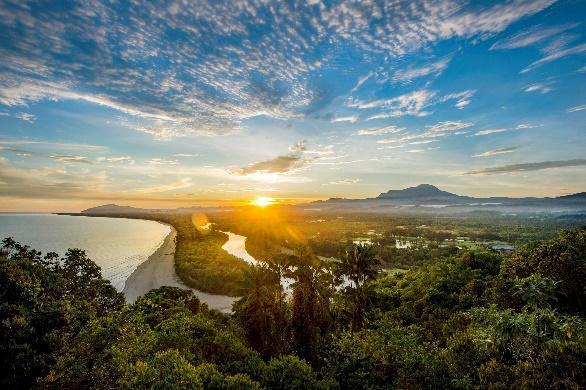 九游娱乐：Bookingcom缤客发布2025中国出境游趋势报告：安全为基多元需求驱动个性化旅程(图1)